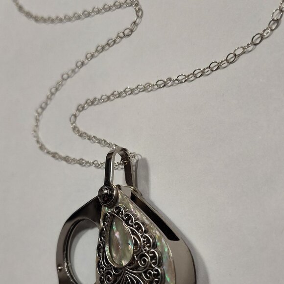 Magnifying Glass Mother of Pearl Ornate Style Embellishment Pendant Loupe Neckla - Picture 7 of 11